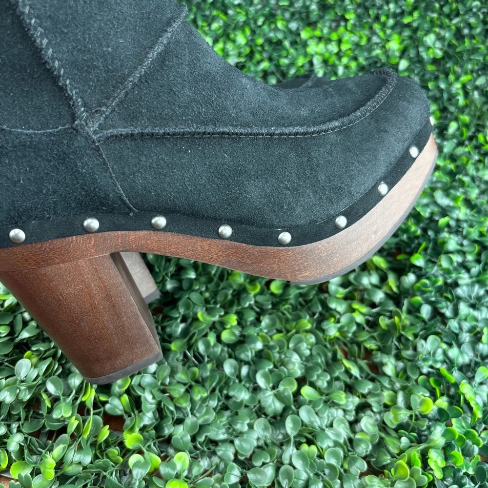 UGG KOURI SUEDE SHEEPSKIN CLOG BLACK BOOTS SIZE 9 Woman - Picture 6 of 12
